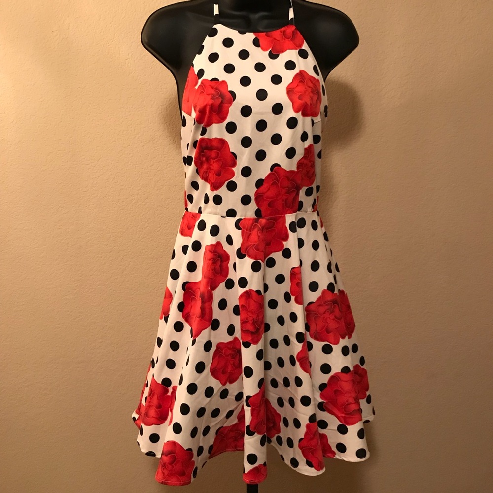 White dress w/flowers Size M